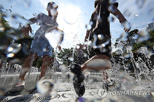 동해안 37.4도 폭염, 내륙 압도…열돔 공중 보건 경고