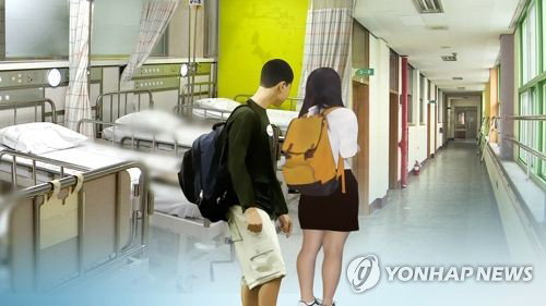 질병청 경고: 학년 오를수록 청소년 건강 '빨간불'…고3 흡연·음주 '충격적 폭증'